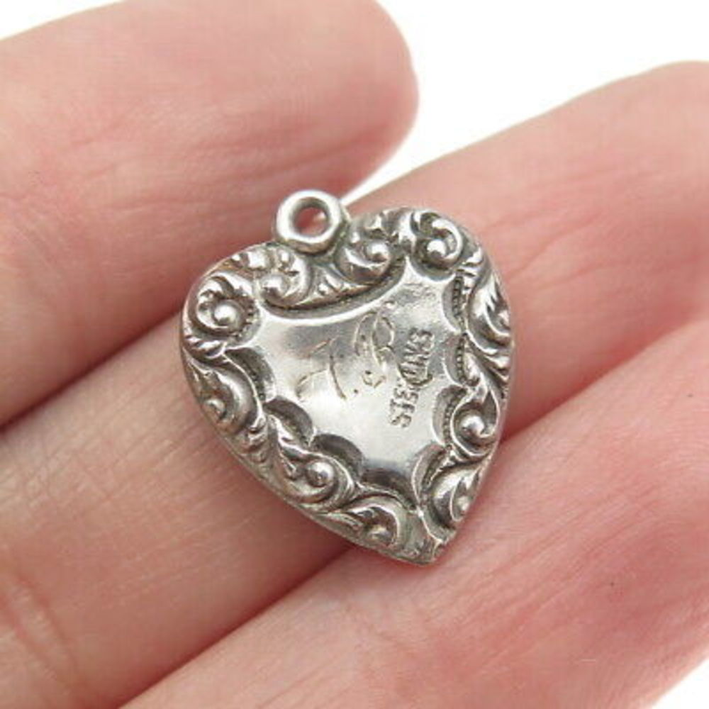925 Sterling Silver Antique Victorian Repousse Heart Pendant (missing stone) - Picture 2 of 7